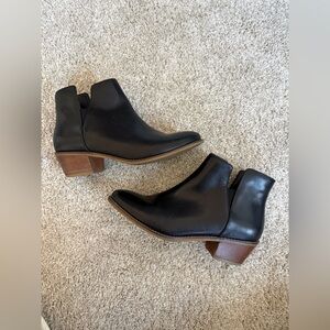 Cole Haan Black Leather Ankle Boots. Size 9. EUC